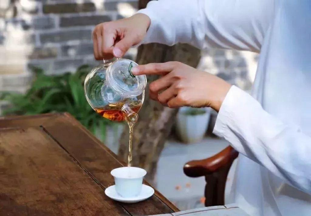 在老挝喝咖啡是悠闲的回国喝茶是商业的走游慢活族红茶普洱茶是慢生活