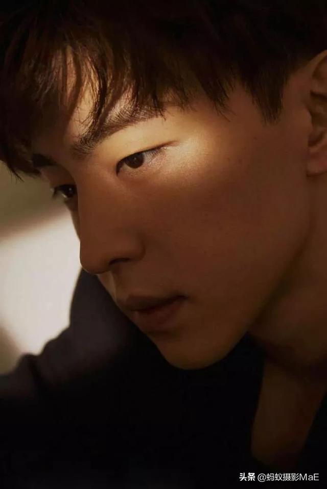 怎么拍出好看的照片男生侧脸 v2-a71307c4ed80008c48a09680ebf48f52_r.jpg