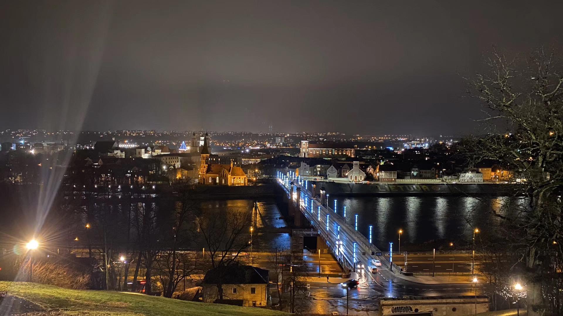 考纳斯市中心夜景维尔纽斯是立陶宛的首都,和许多欧洲国家一样,分为