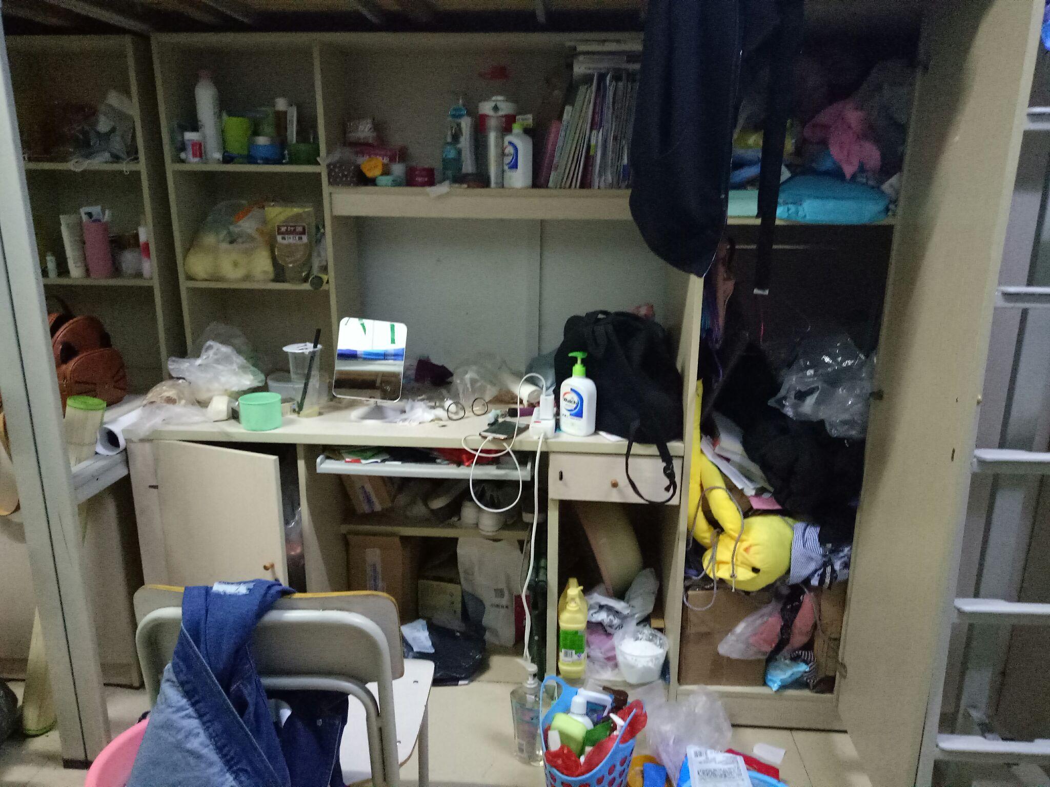 一个女生宿舍卫生邋遢到无法比拟,外表却收拾的阳光明媚,是怎样一种