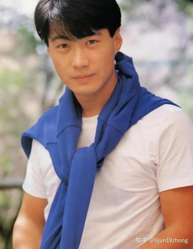 每天健身,自律多年,62岁的华仔依然年轻