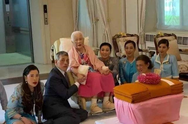 泰国王妃疑已死亡上位仅86天现代版宫斗剧