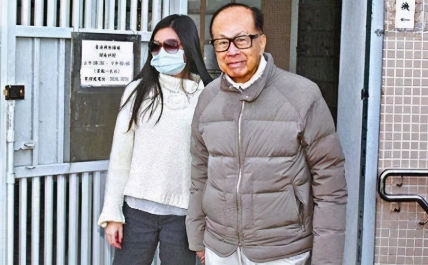 隱藏21年的女人一露面李嘉誠就贈財產還手把手教導有何來頭