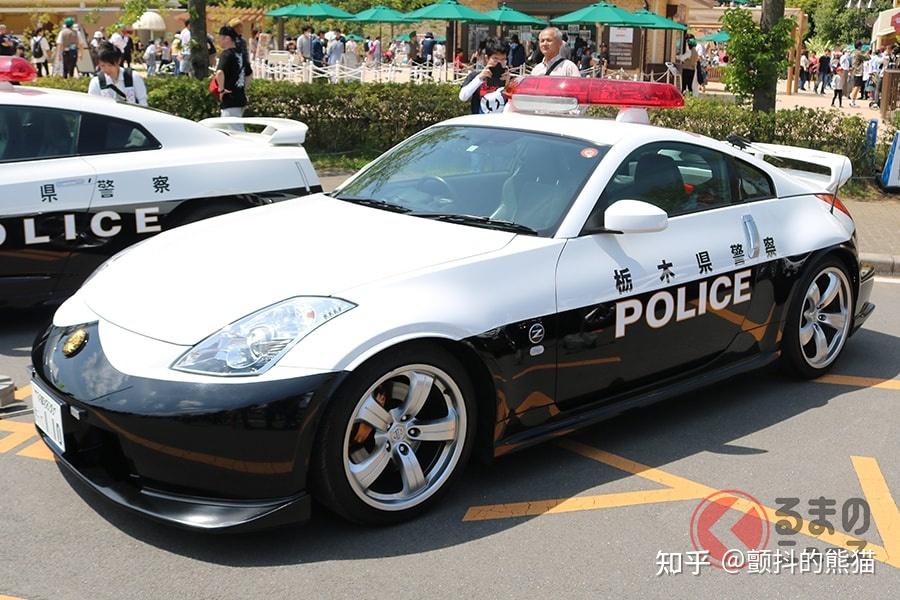 日本警车车型从皇冠到gtrlc500等各款车身颜色都是黑白的原因