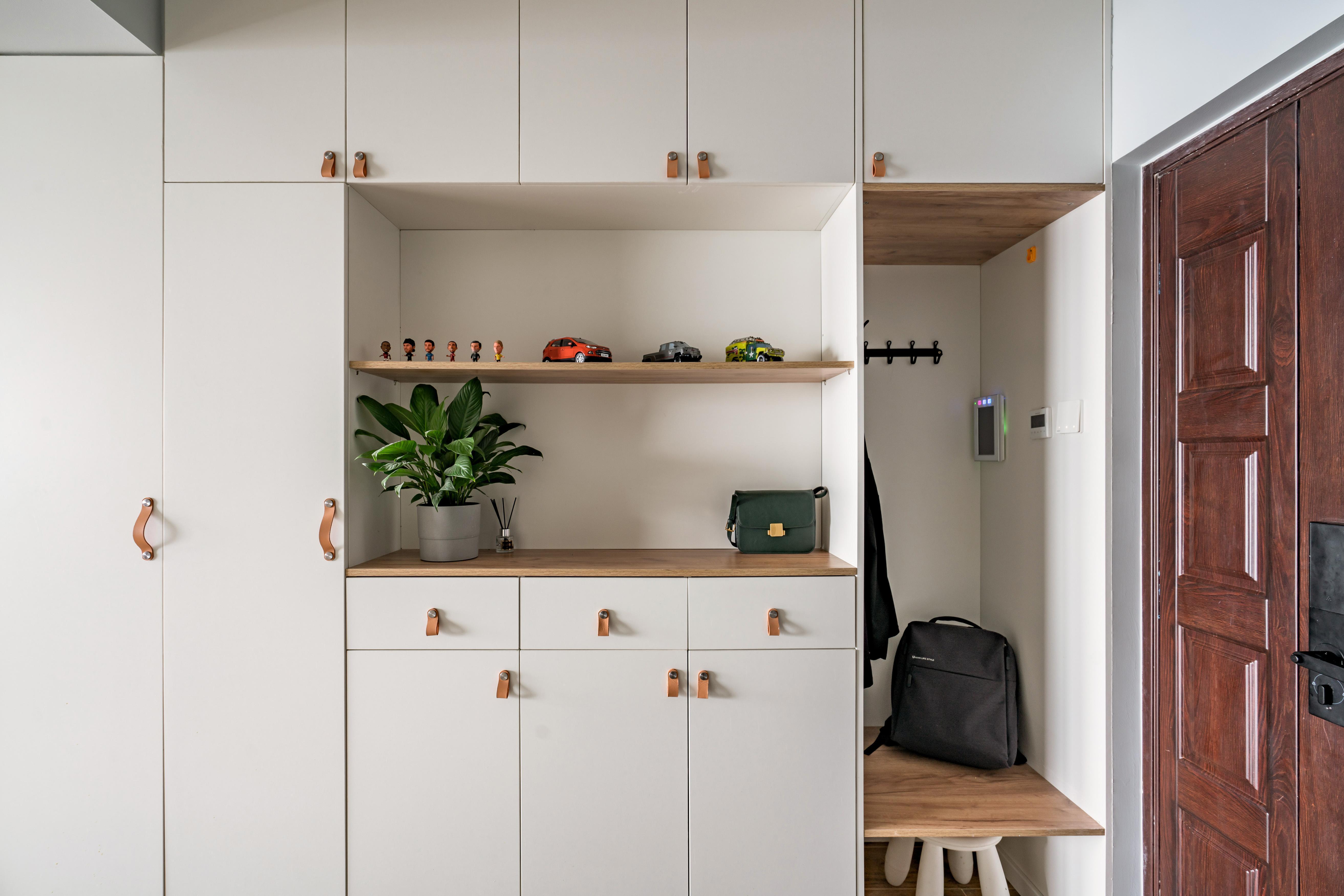 想当初在定制柜子时,一眼就看中了肤感膜的柜门,而且是越看越觉得好看