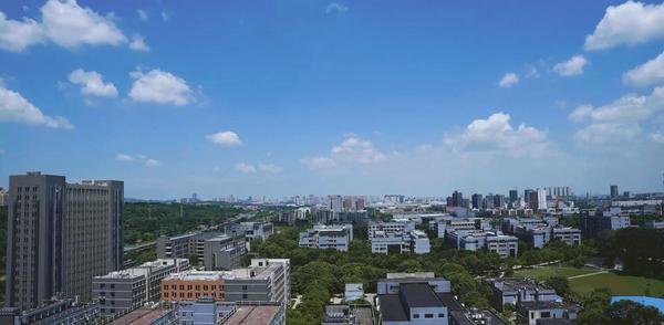 2022高考分数未过本科线的你是选择复读还是读国际本科留学班？