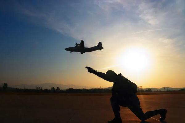 可帅可爱可战斗这是一份空降兵独有的浪漫