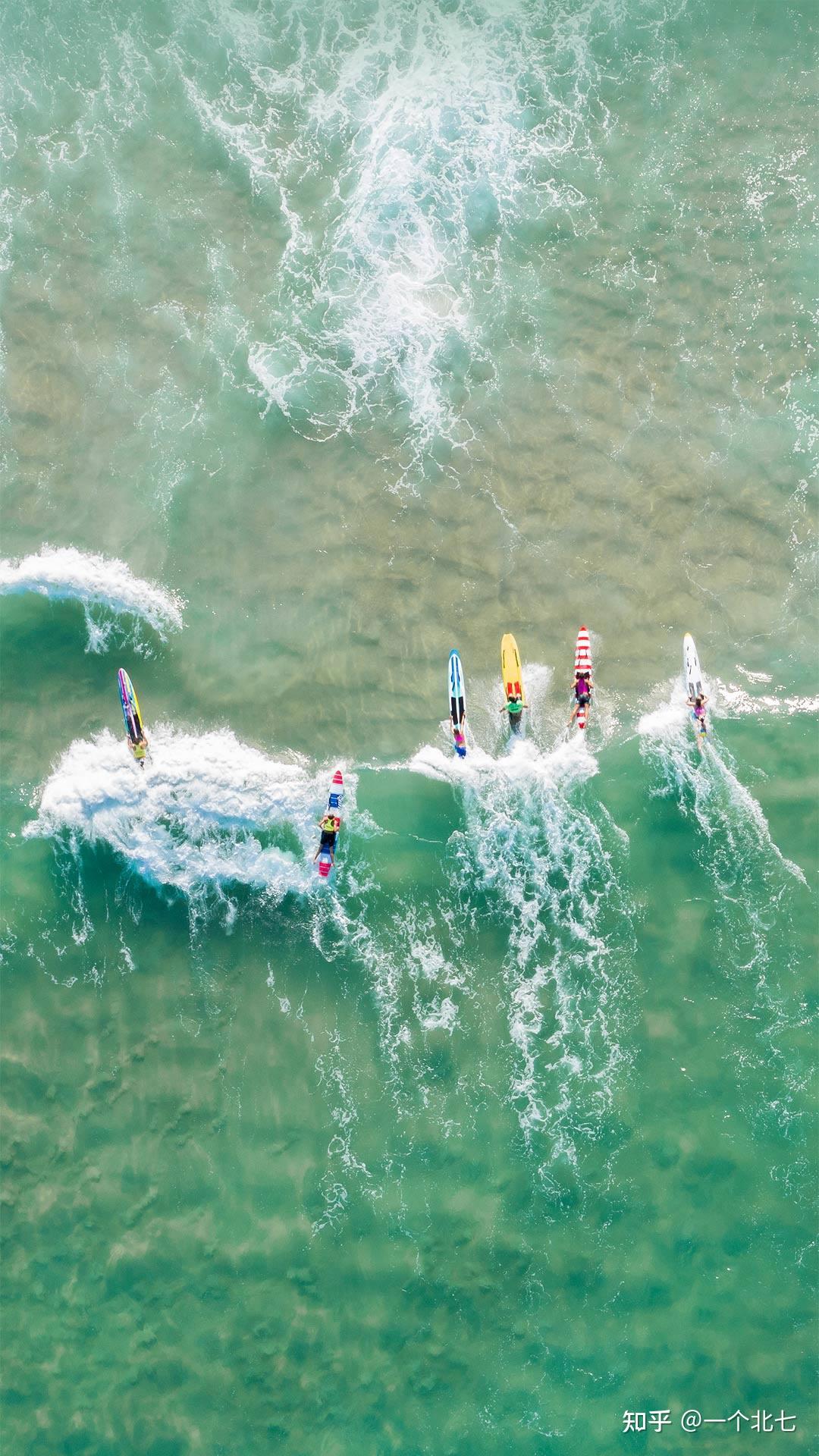 在伯利角冲浪的人们澳大利亚黄金海岸