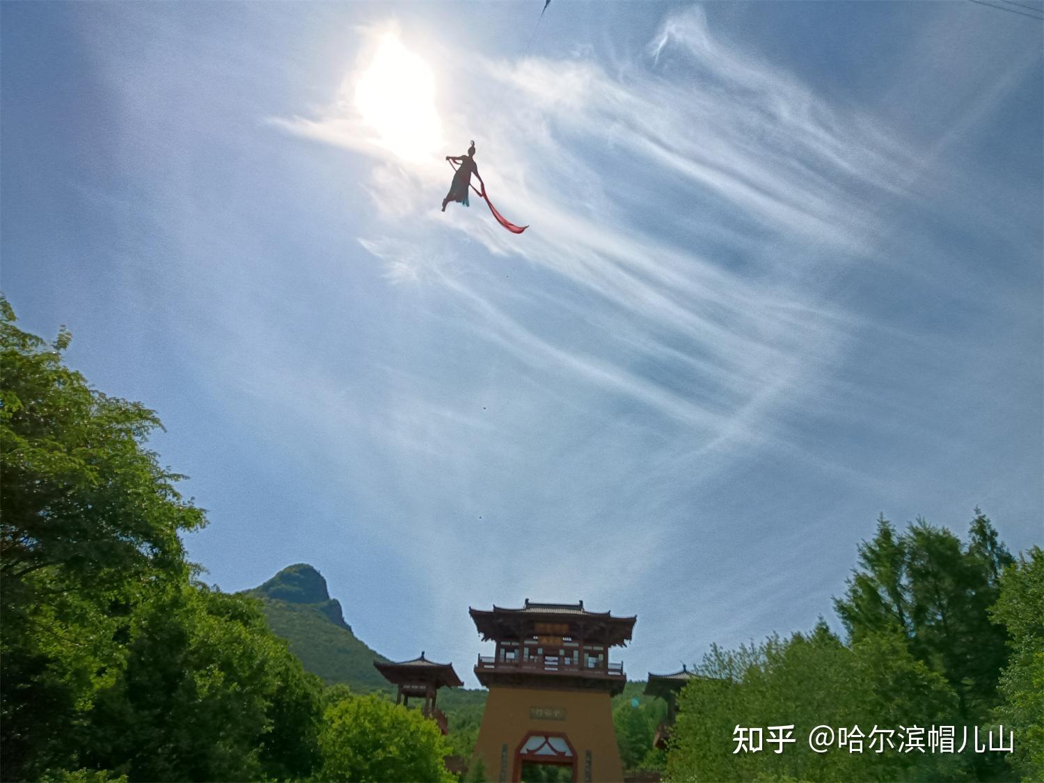 是集登山健身,高山滑道,高空玻璃棧道,飛天威亞,叢林飛躍,飛拉達崖壁