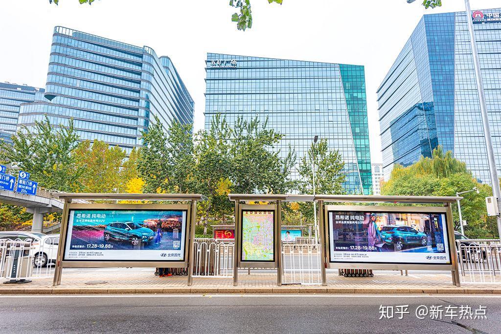 电影的宣传,小到男女团知名艺人通告,无不被众星揽月般的关怀与呵护着