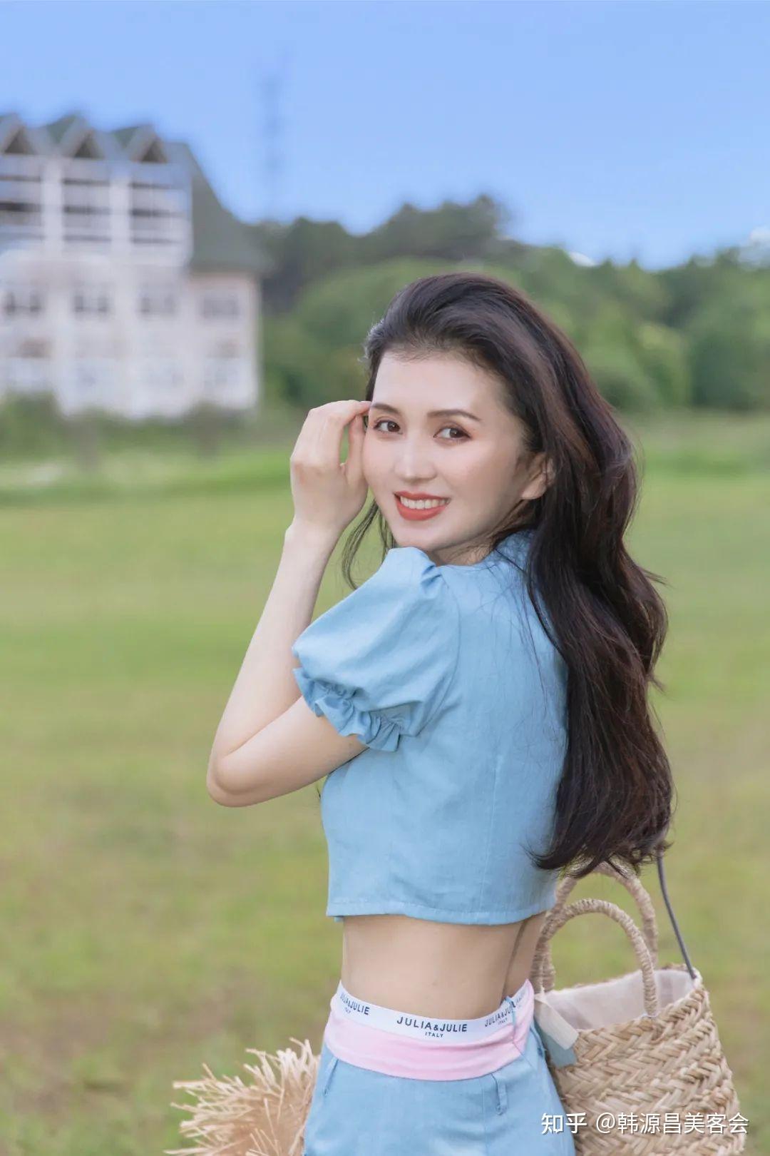 她不仅是网红小冉,也是一个才华横溢的设计师