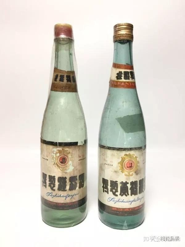 到了80年代末,黄鹤楼酒已经很多见了,下图是晴川牌黄鹤楼酒.