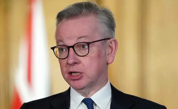 英国也开始丢锅了,内阁办公室部长戈夫称,中国没有告知疫情特质