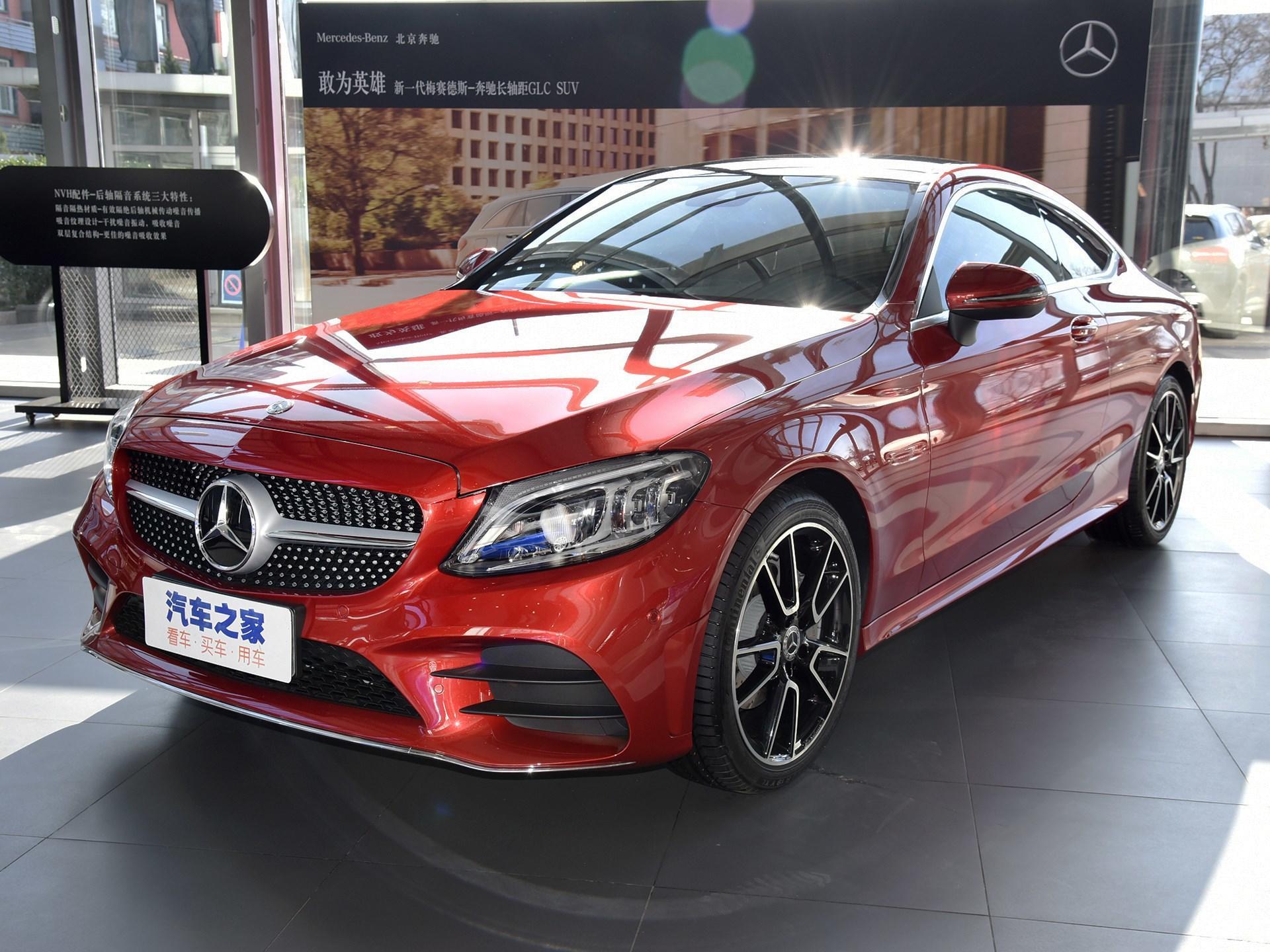 奔驰c coupe改装宽体套件,空气避震低趴姿态,战斗气息就出来了