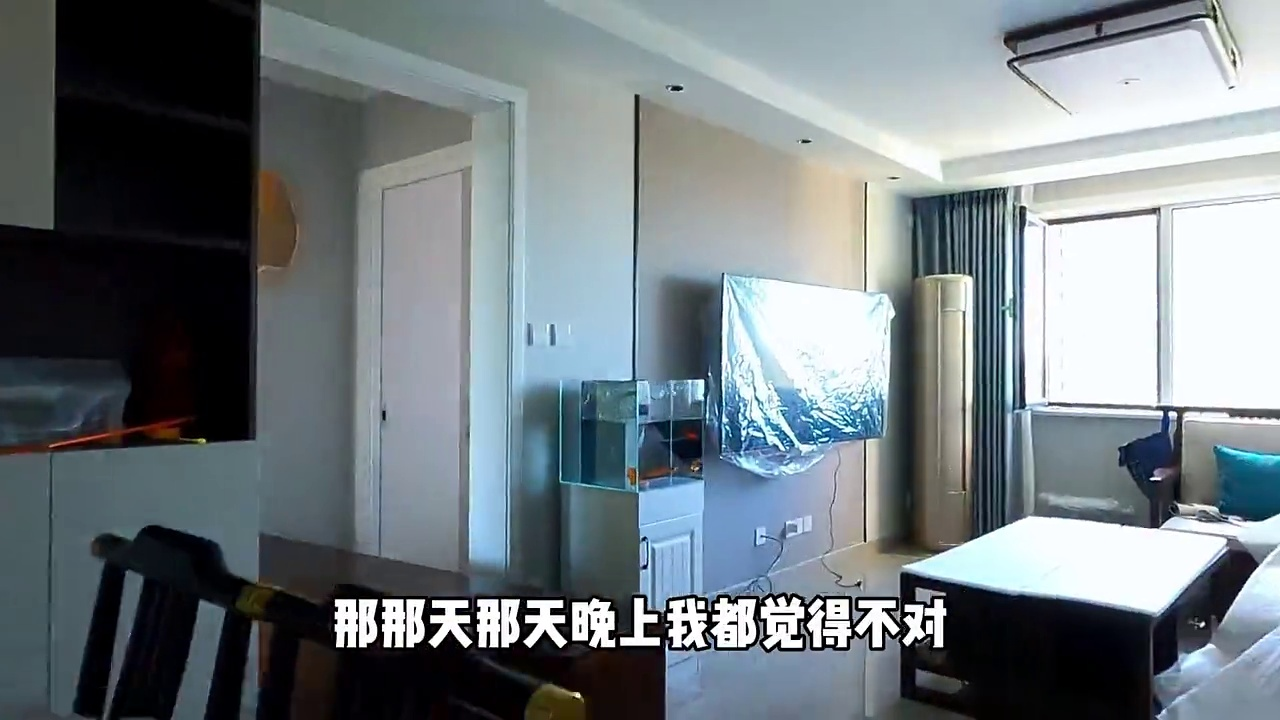 网购刚装上几天的电视机,今天上门给客户在拆下来,问题在所难免