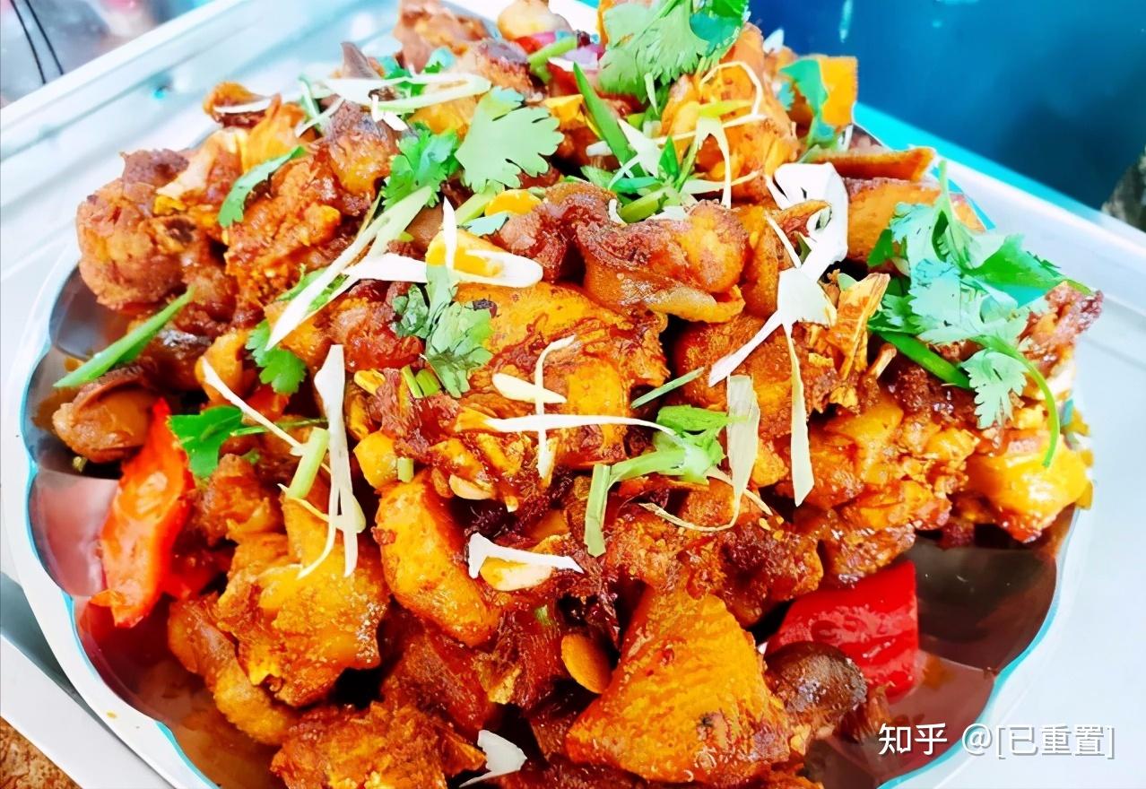 炕锅洋芋:炕锅洋芋是临夏农家乐里面常见的一道特色小吃,在临夏,煎,烙