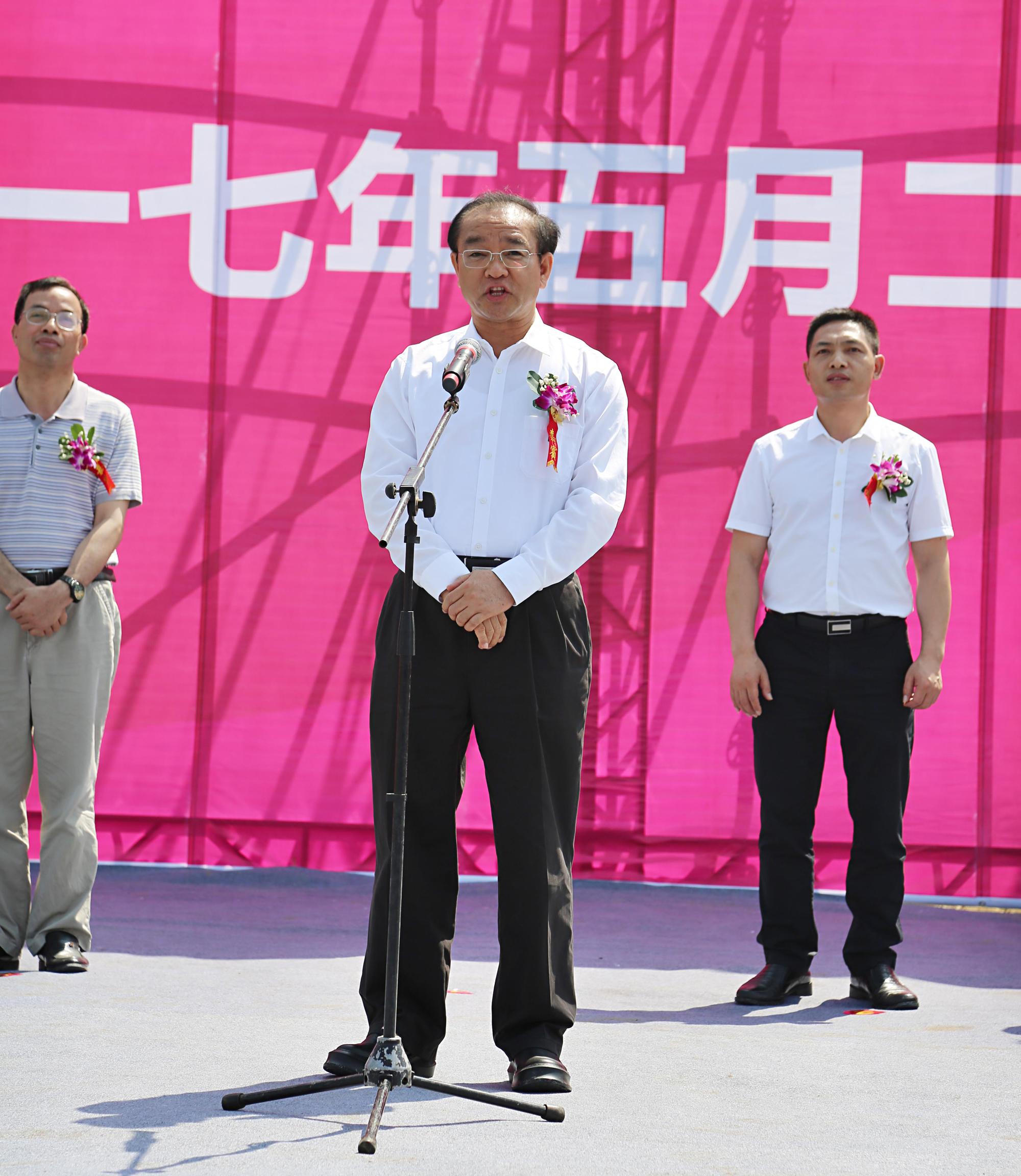 中共田阳县委书记韦正业宣布百色田阳惠购商城项目正式动工