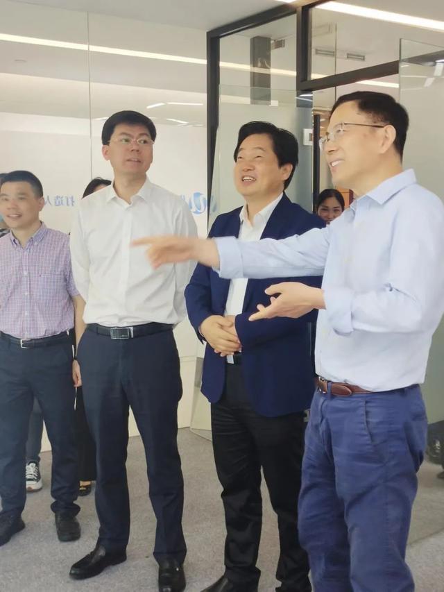 浙江省委宣传部副部长省电影局局长葛学斌一行到访优链时代