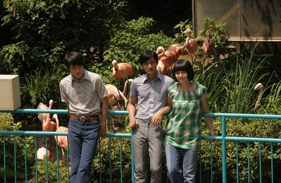 表面看起来当然是直子,男友木月死亡,从此爱情没了依靠,精神状况也