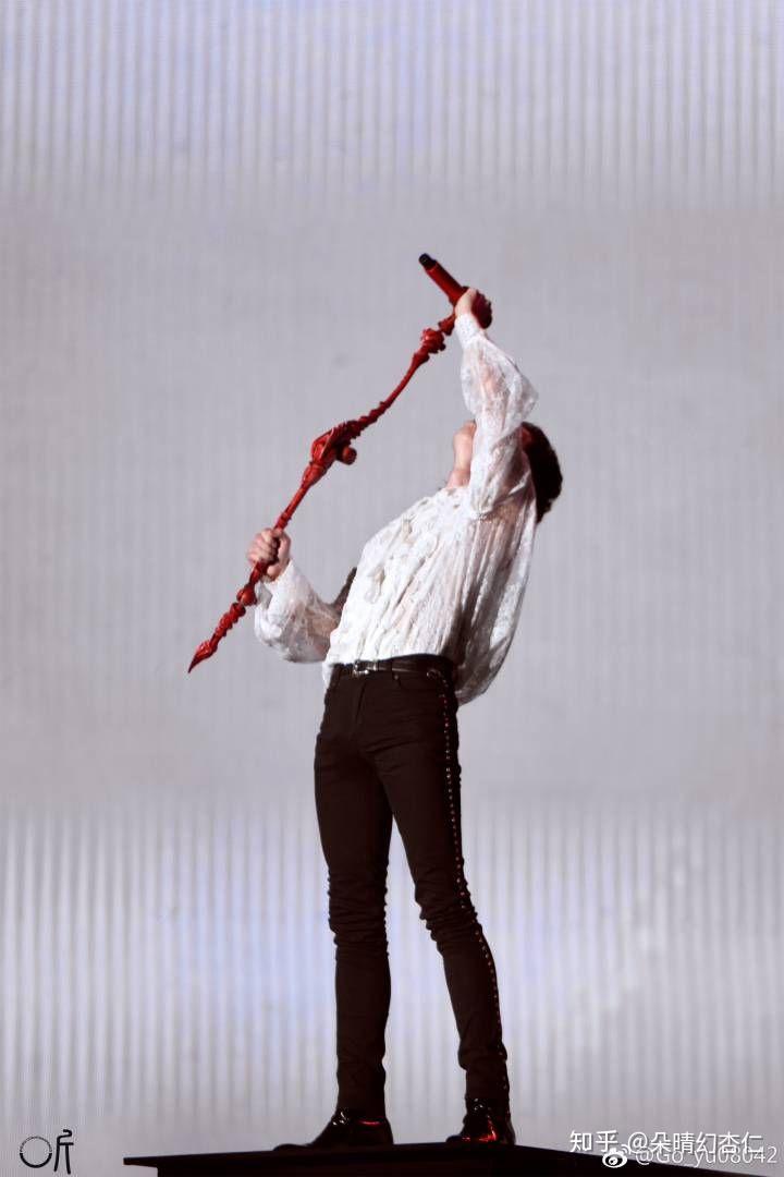 华晨宇腿真的很长吗为什么