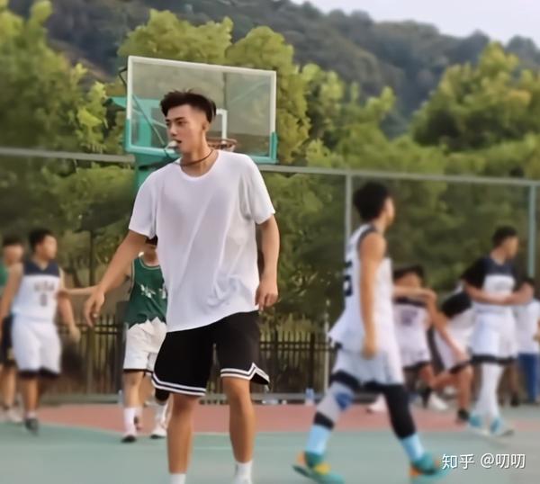 东莞八中体育老师走红 网友都想做他的口哨 知乎