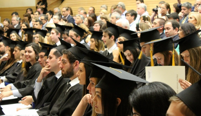 机票十万一张!赴美留学爆火,机场排队达千米!! - 知乎