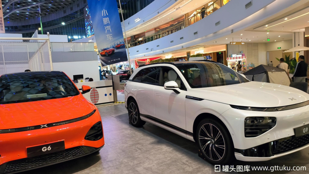 阿里巴巴与小鹏汽车创始人何小鹏有很深的合作渊源.