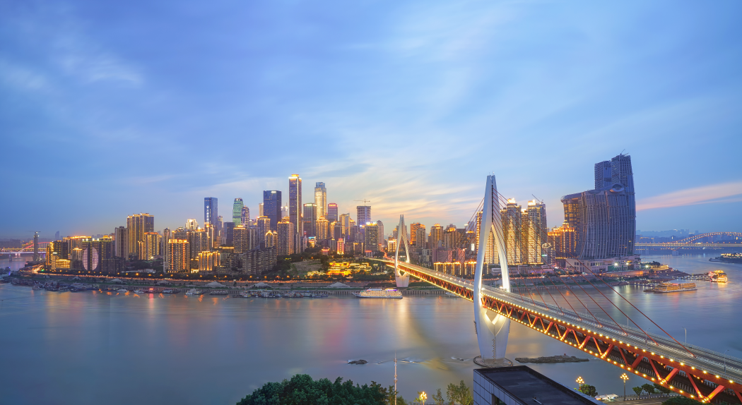 解放碑重庆地标性建筑,来重庆必打卡的景点之一位于重庆的中心地段