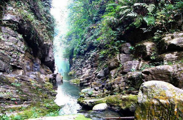 中国第一奇峡坐龙峡