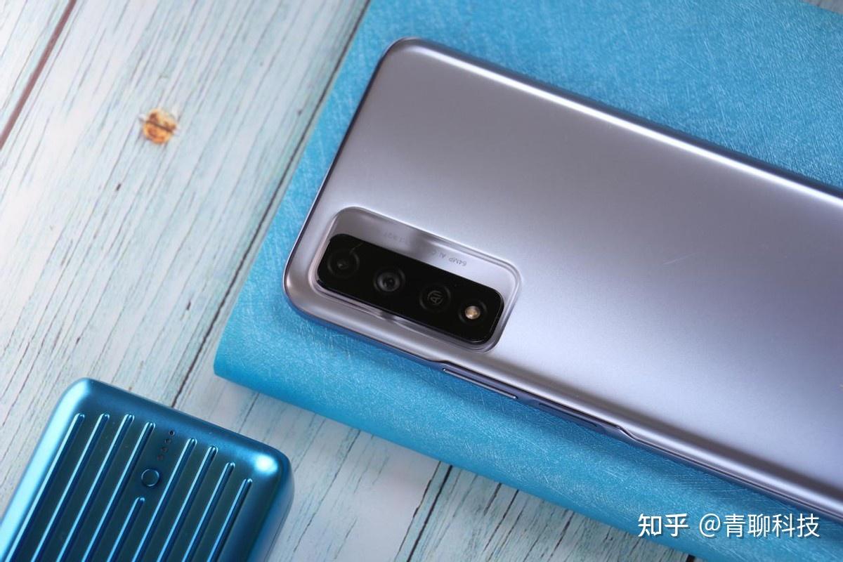 荣耀play 5t pro的起步内存容量组合为8 128gb,在大部分同价位手机