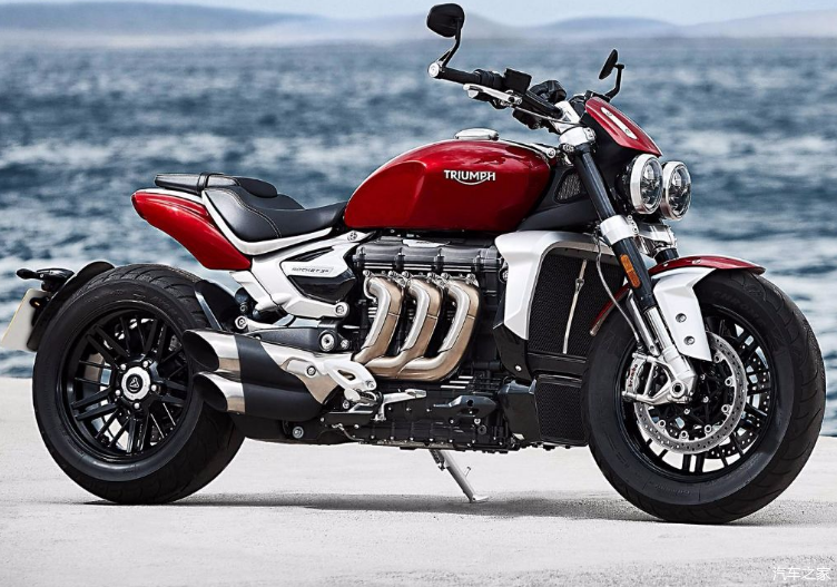 手握20多万想体验布加迪的加速看看这款摩托排量25公升