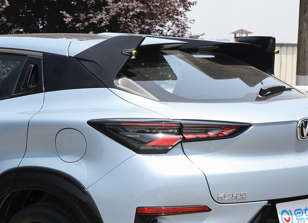 之前uni-t刚亮相的时候,它的v字型尾翼让很多人直呼"太前卫了受不了"