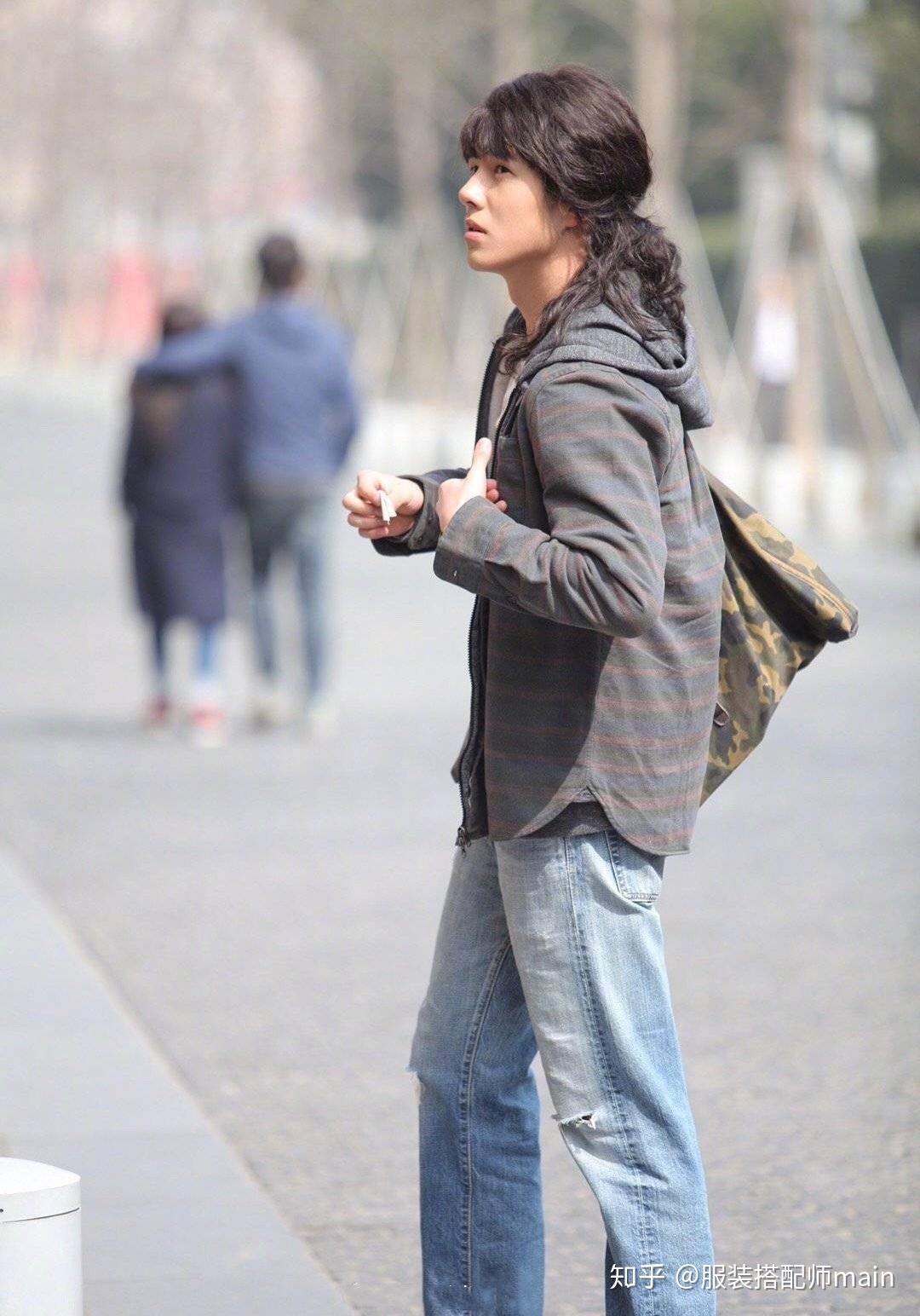 刘昊然一改往日清爽形象留长发绑低马尾走日系风一点不觉得娘