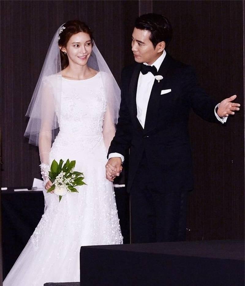 韩国演员池城的结婚照图片