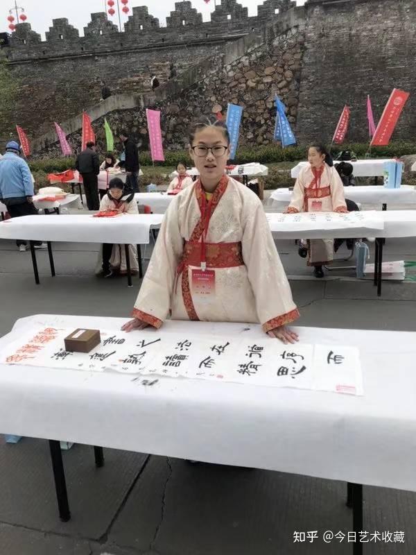 在一笔一划中弘扬传统文化争做一名优秀合格的全球书画小使者