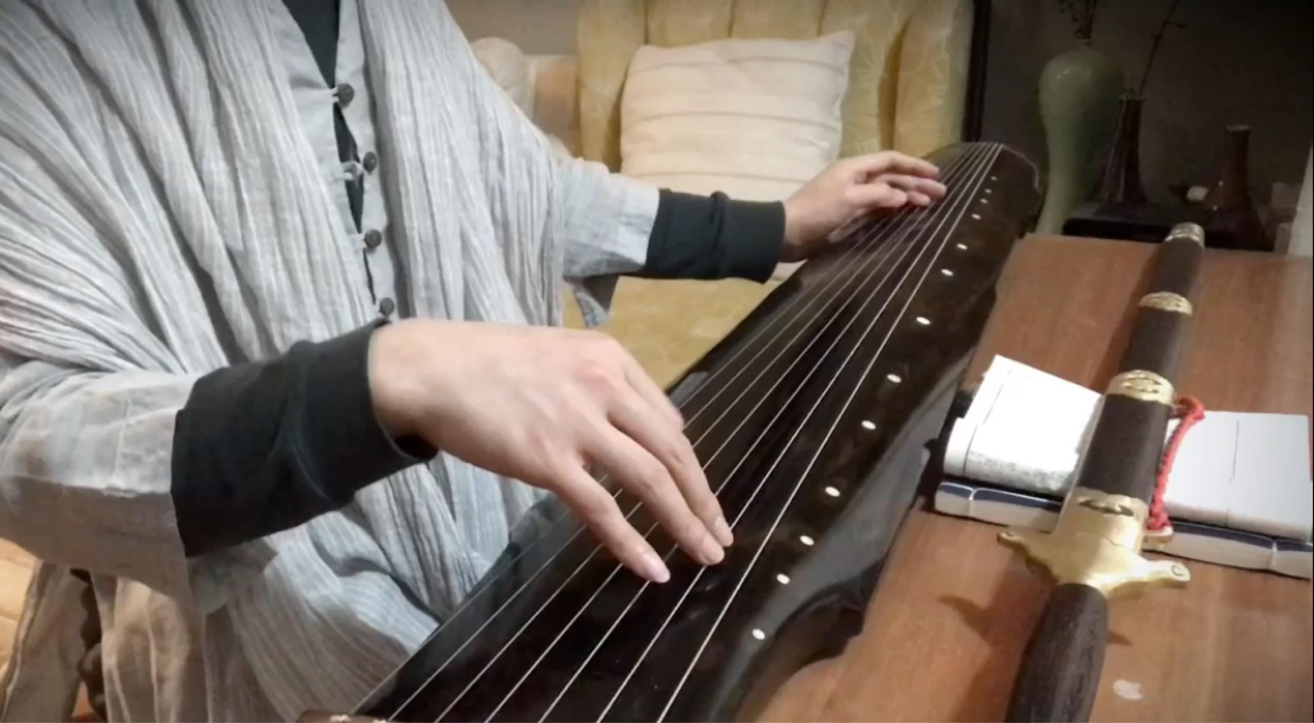 周深顶顶中秋版《左手指月》右手古琴