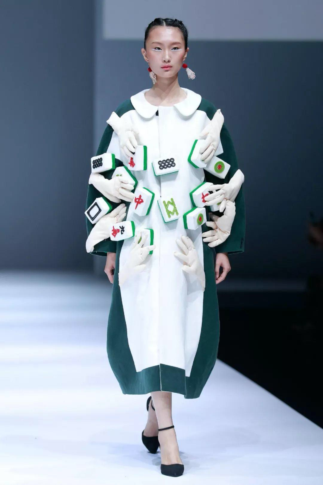 清华美院毕业设计大秀眯眯眼站着的美人还是跪着的眯眯眼