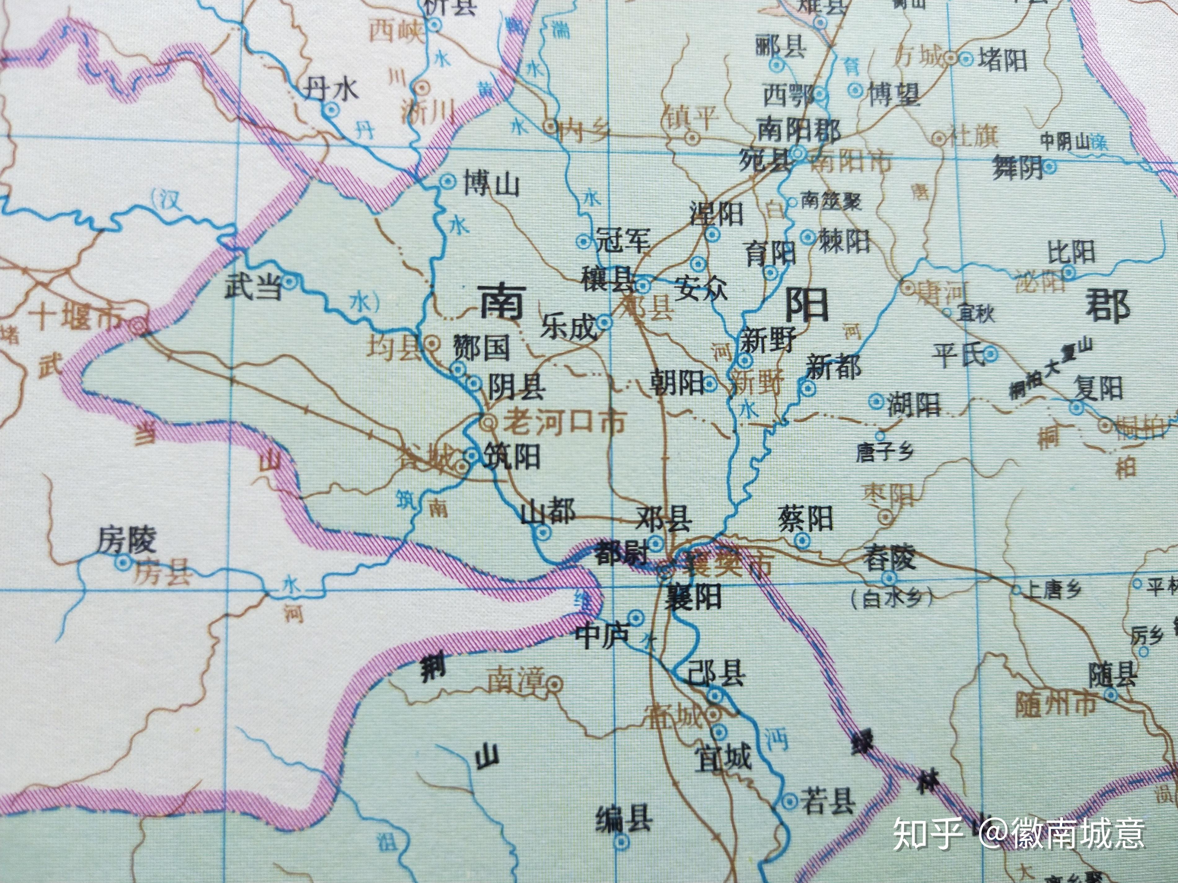 战国时期,襄阳属楚国,地名邓.春秋时期,襄阳属楚国周边小国.