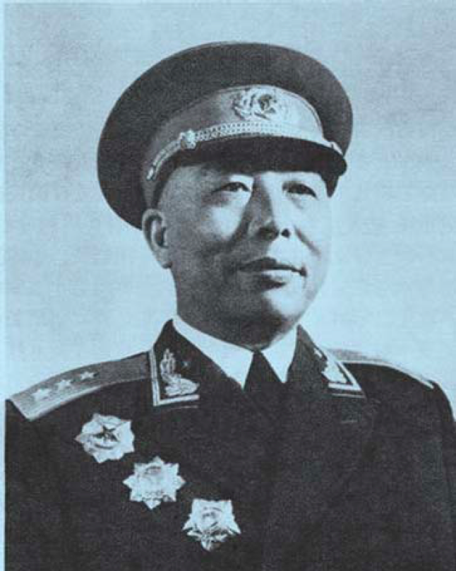 开国上将宋时轮。当时九兵团不少士兵连棉帽也没有配发,戴的是宋时轮这样的大盖帽 开国上将宋时轮。当时九兵团不少士兵连棉帽也没有配发,戴的是宋时轮这样的大盖帽