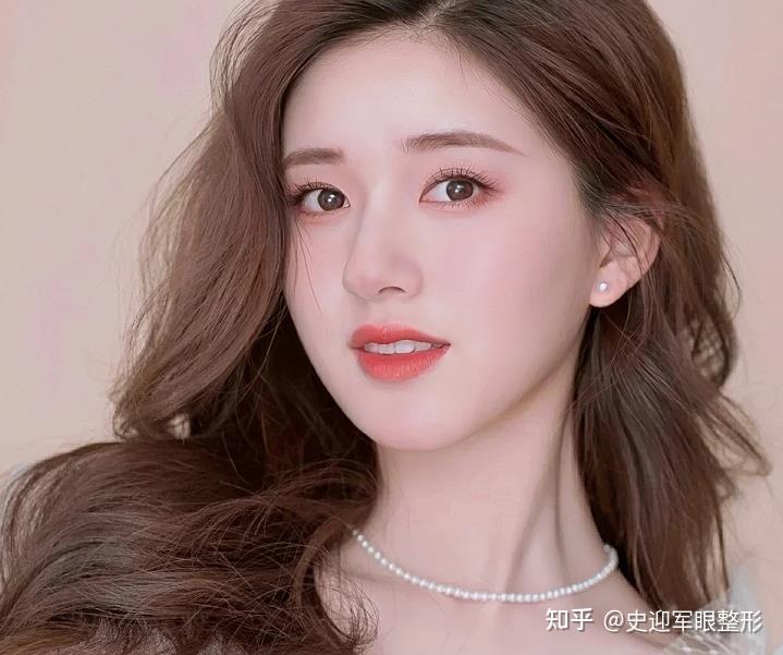 开扇型双眼皮代表——赵露思