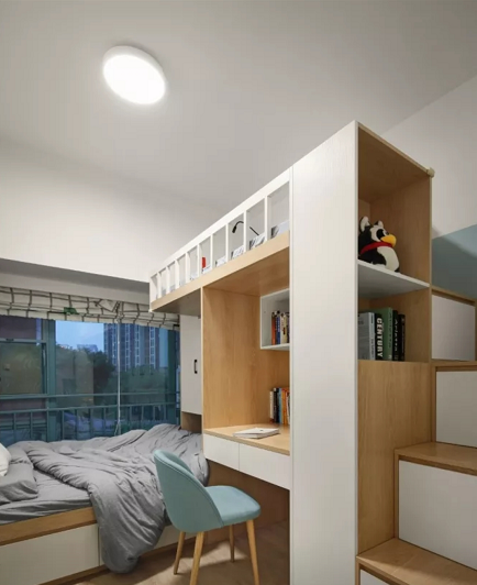 4m,适合"一大一小"的孩子利用定制柜体的收纳优势做成上床下柜 书桌的