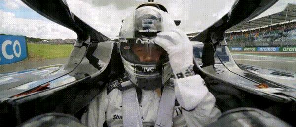 《F1:狂飙飞车》156分钟全程高能!F1实拍镜头颠覆赛车影史