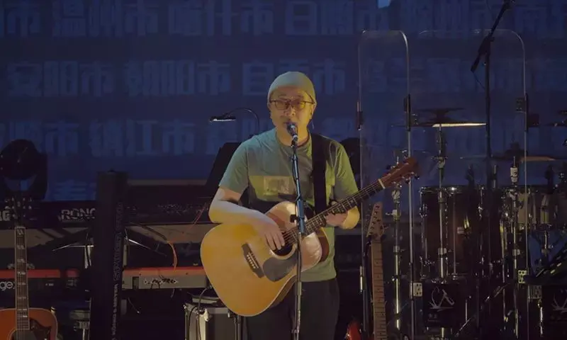 李志与张玮玮叁叁肆在大理人民路的温柔一夜figure