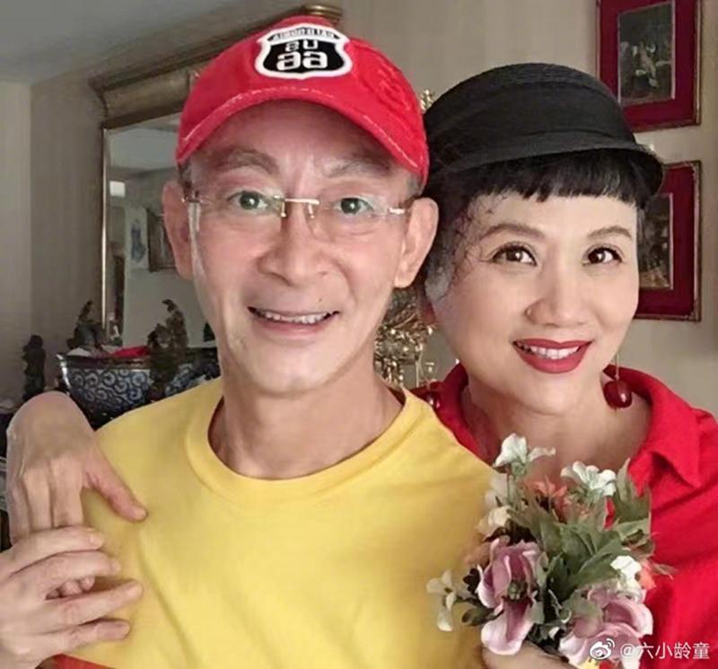 63岁六小龄童晒与妻子于虹的新照,夫妻俩结婚34年,生有一个女儿