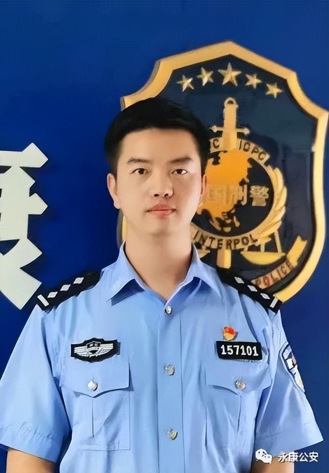 蓝色警察服装图片