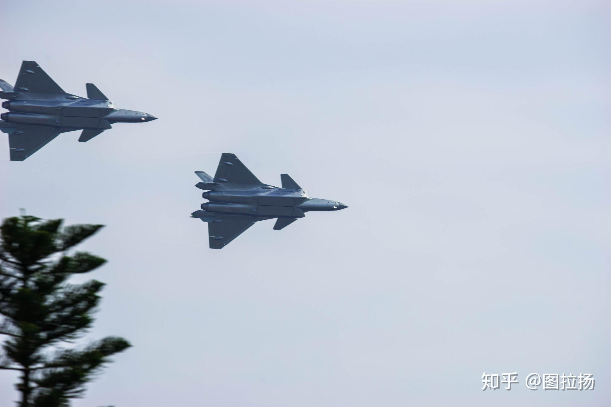 珠海航展J20表演时如果有E3和RC135在中国外