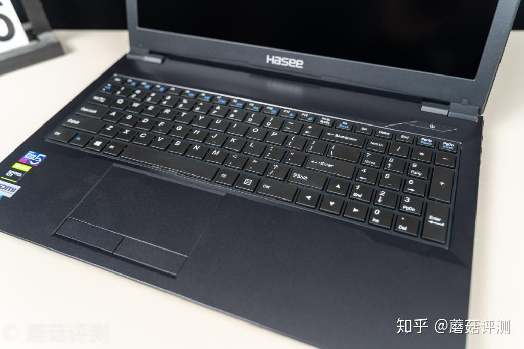 高性价比入门级游戏本神舟hasee战神k670eg6a6游戏笔记本电脑评测