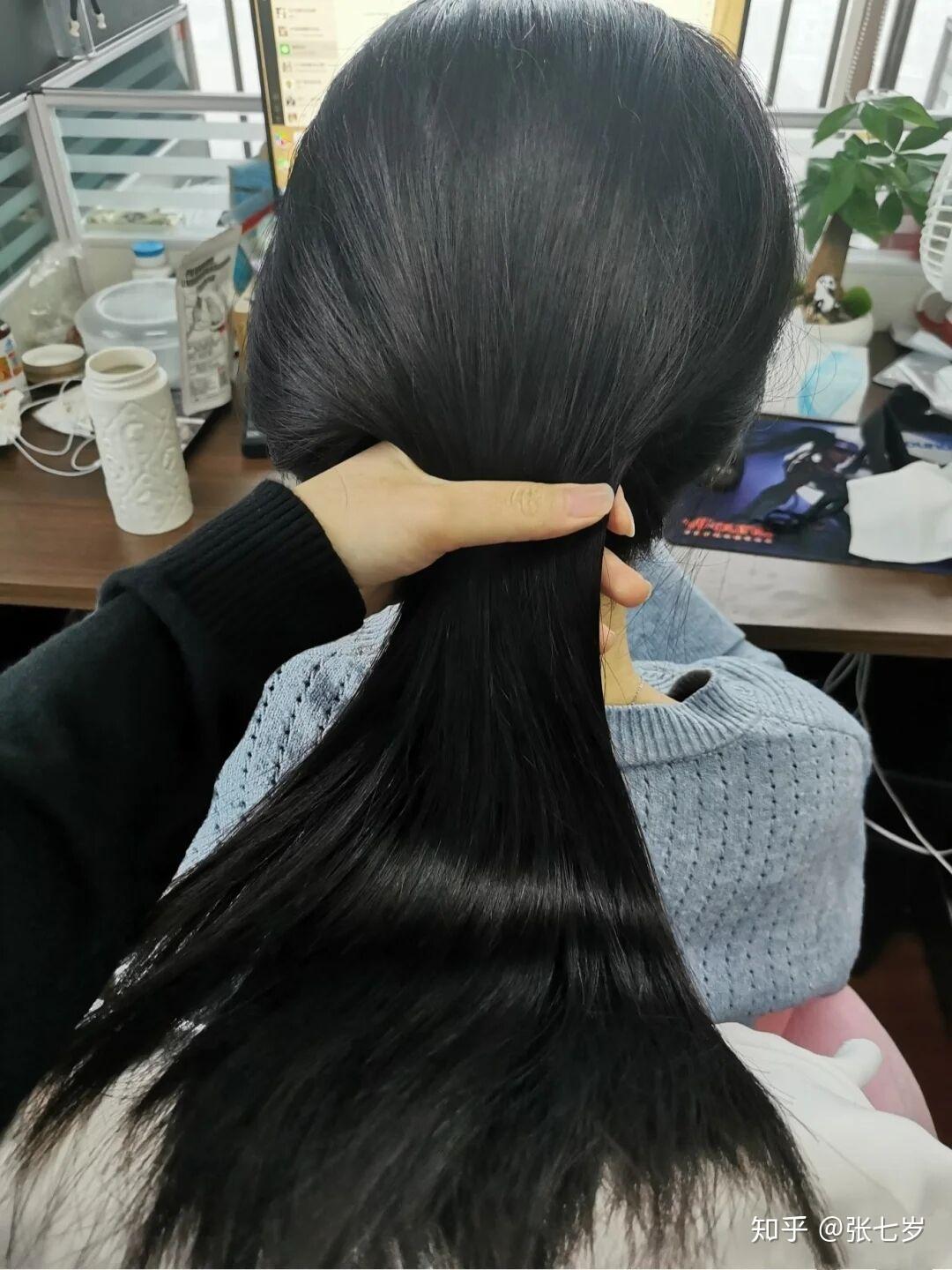 头发毛毛糙糙的,好多碎头发炸起来,怎么保养头发能让头发显得有光泽有质感?