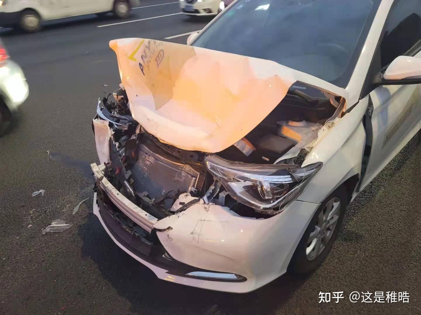 大学生高速未满实习期开联动云追尾 - 知乎