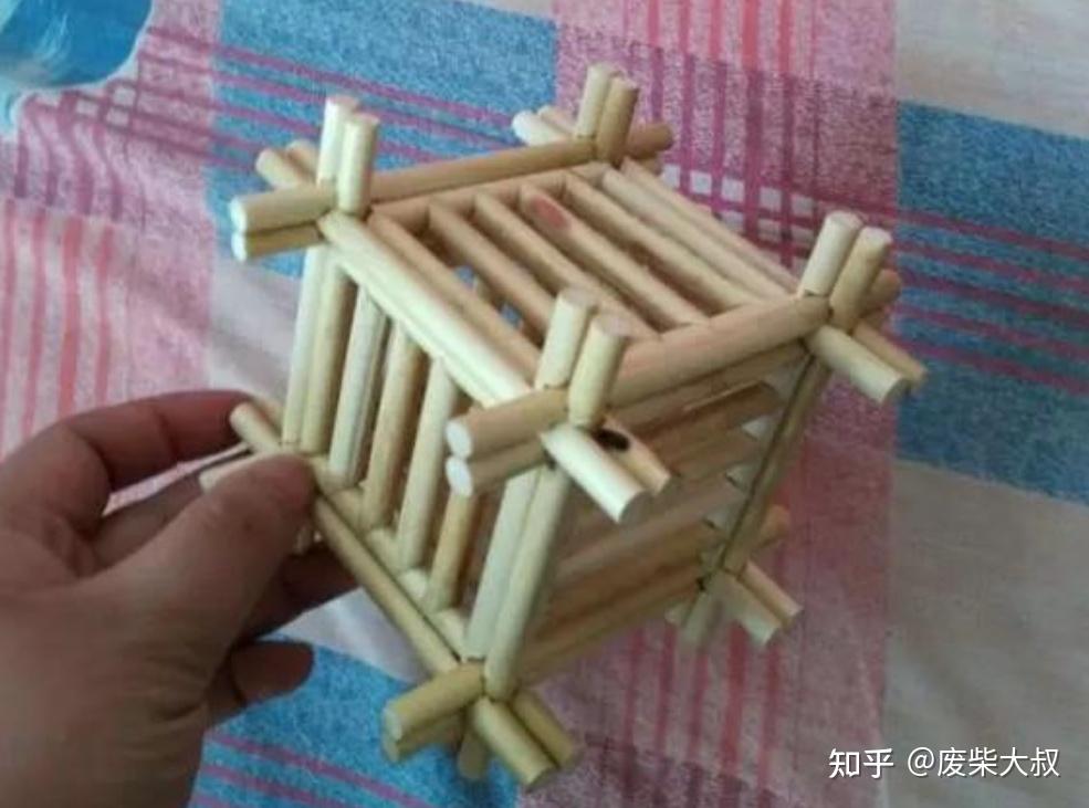 一,先看看高粱秆做玩具